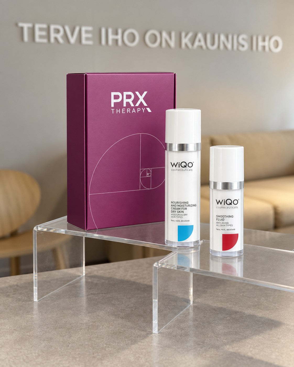 PRX Therapy-Produktpaket auf einem Acrylständer bei Kuulas